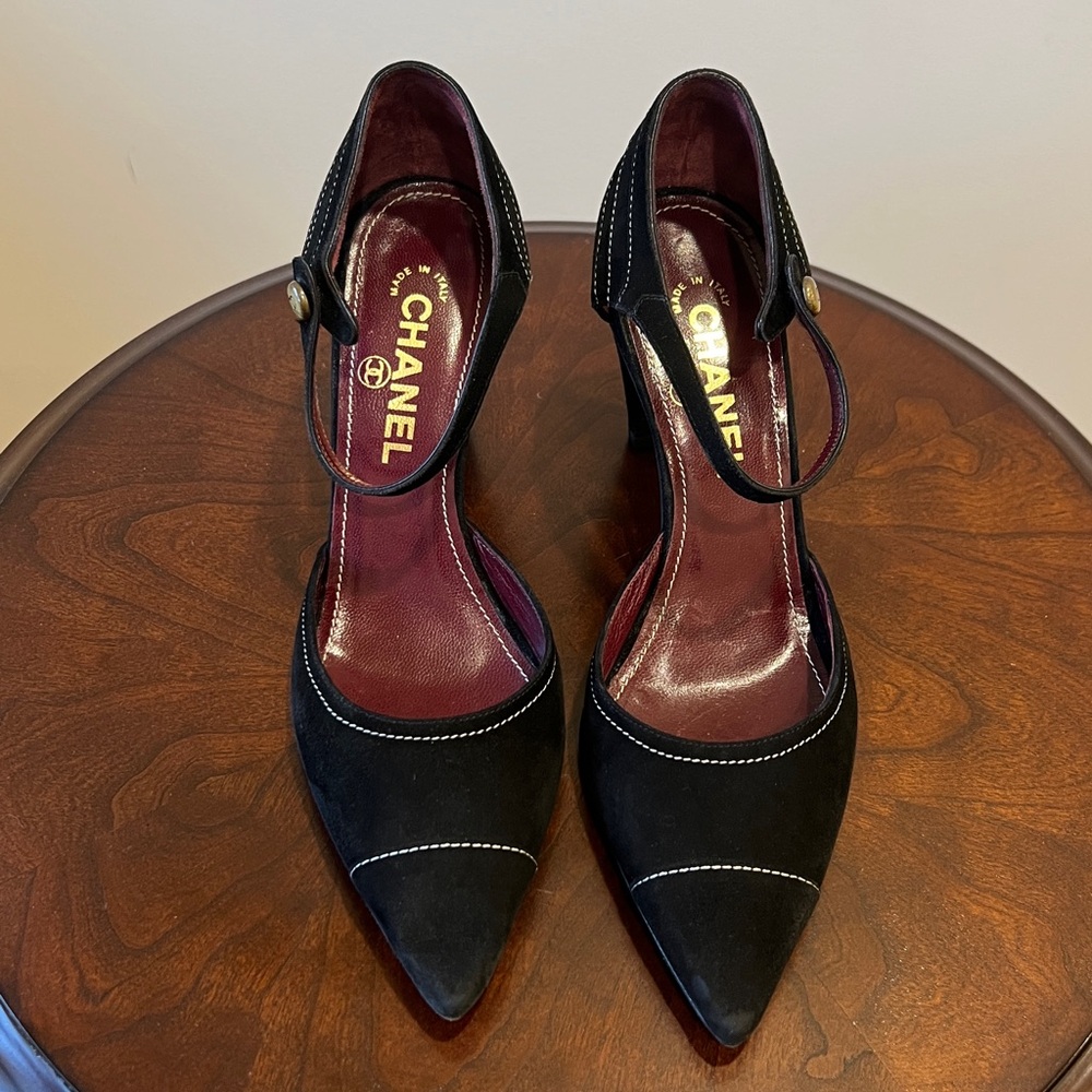 Chanel d’Orsay Vintage Pumps